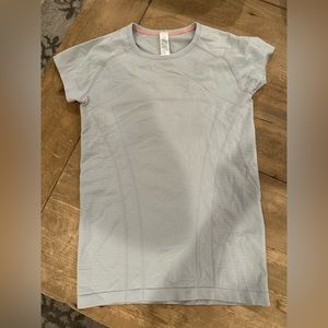 Girls sz 14 or ladies xs iviva (made by Lululemon) gray running/workout T-shirt.